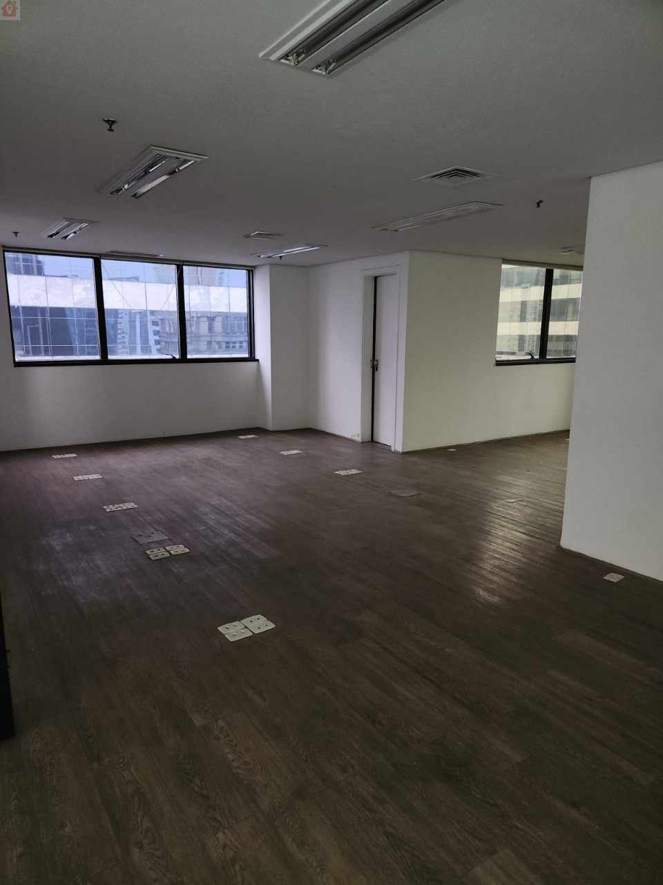 Sala Comercial de Alto Padrão para Locação em São Paulo - Cidade Monções - 4.800m² - 03 Vagas - 02 Banheiros