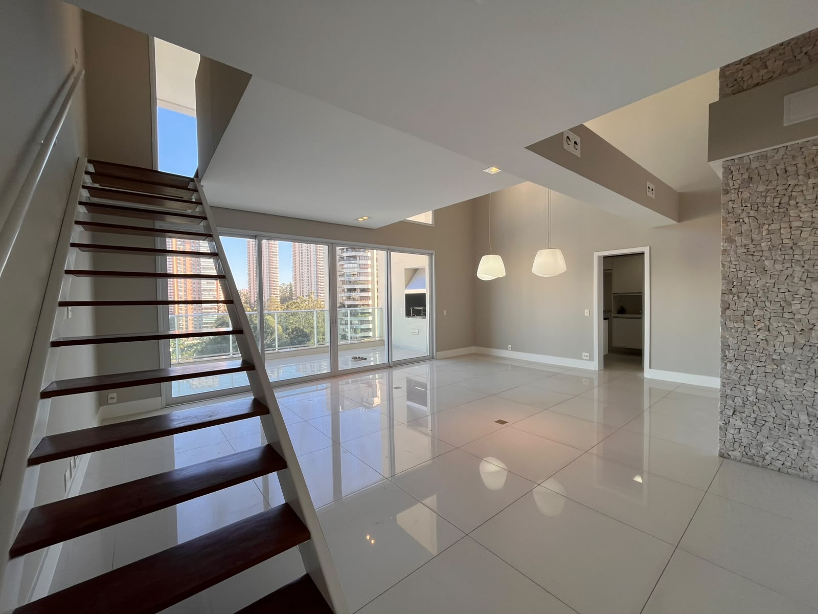 Apartamento para locação com 200m², 4 dormitórios e 4 vagas