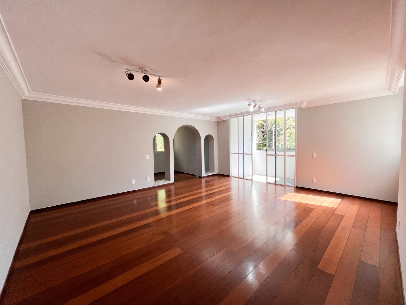 Apartamento para alugar com 180m², 4 quartos e 4 vagas